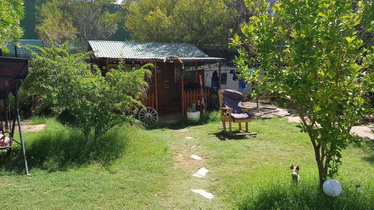 Alice'S Secret Travellers Inn Alice Springs Eksteriør billede